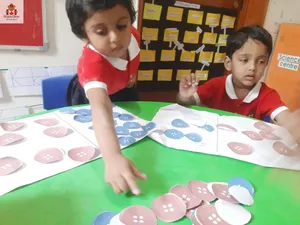 Sorting  red buttons  and blue buttons-3