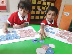 Sorting  red buttons  and blue buttons-4