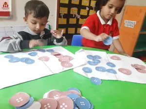Sorting  red buttons  and blue buttons-9