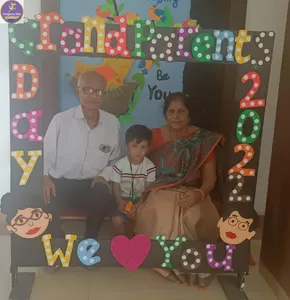 Photocorner 1 (Grand Parents Day)-12