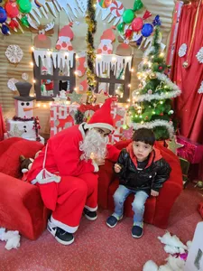 Santa with kids-2